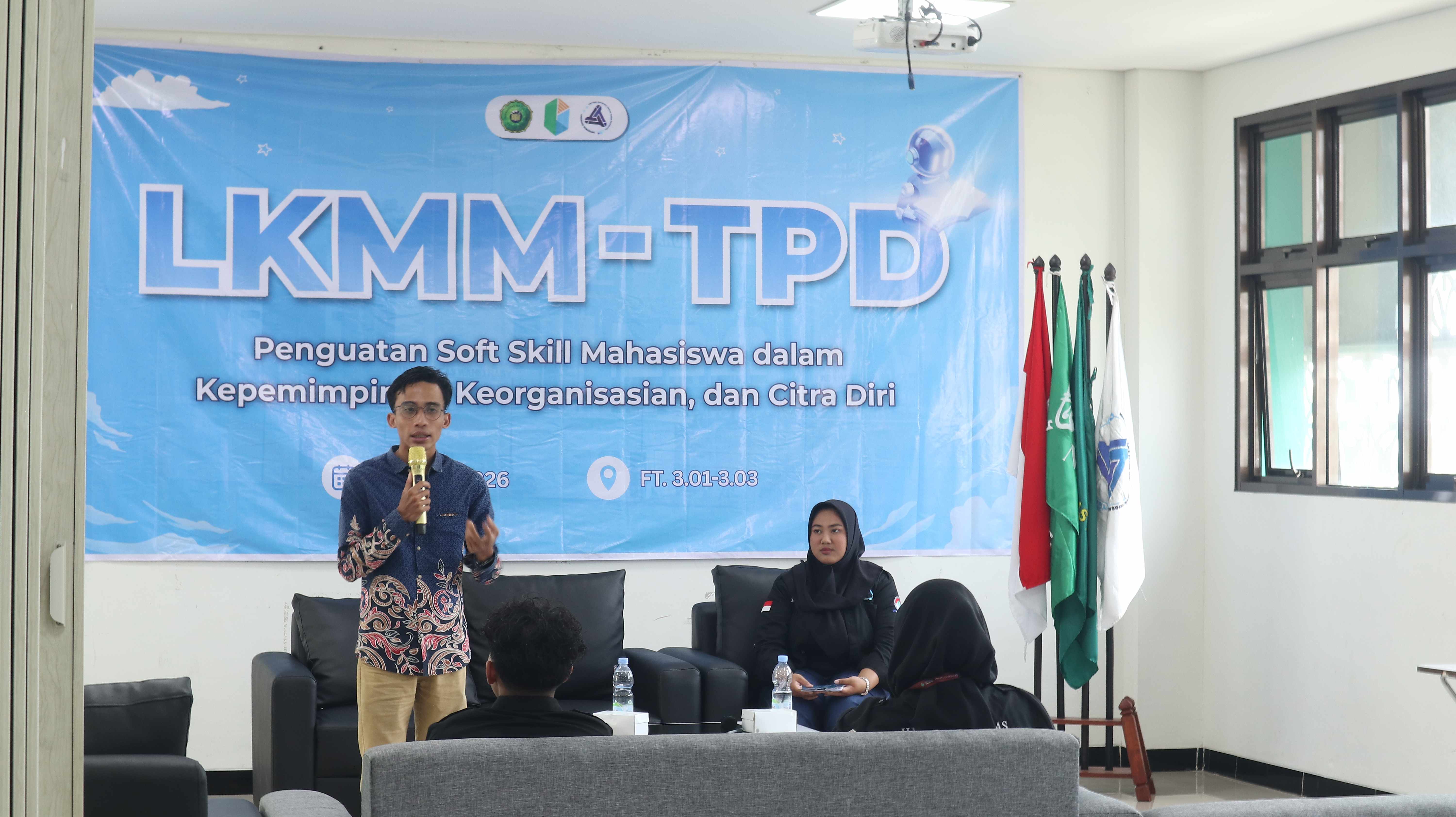 Mas Ghani menyampaikan materi berlangsung interaktif dengan diskusi dan tanya jawab langsung bersama peserta.